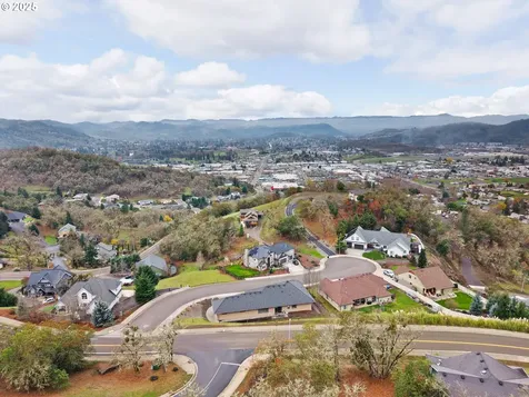 1518 NE Vista Fe Court Roseburg OR 97470
