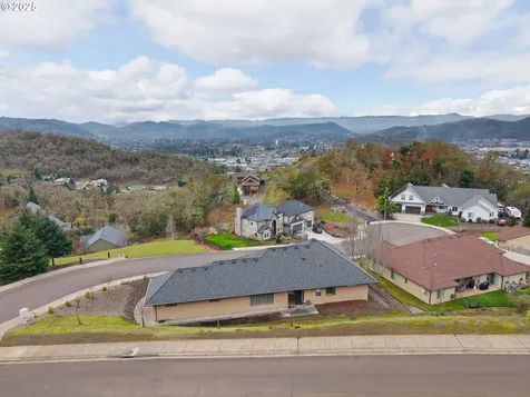 1518 NE Vista Fe Court Roseburg OR 97470