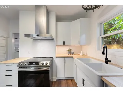 5844 NE 32nd Place Portland OR 97211
