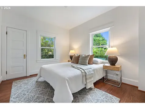 5844 NE 32nd Place Portland OR 97211