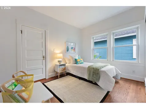 5844 NE 32nd Place Portland OR 97211