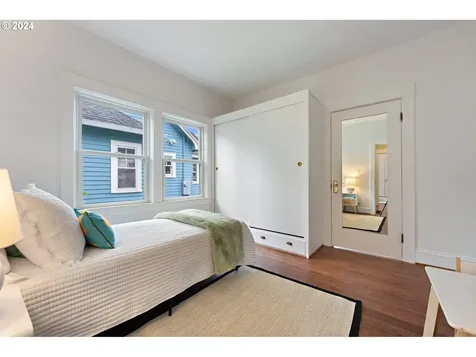 5844 NE 32nd Place Portland OR 97211