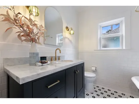 5844 NE 32nd Place Portland OR 97211