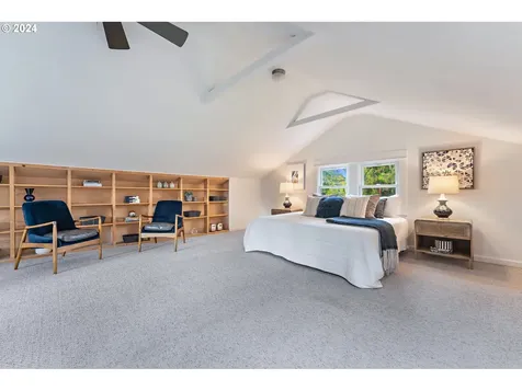 5844 NE 32nd Place Portland OR 97211