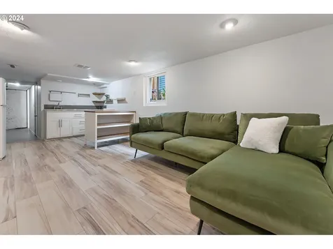 5844 NE 32nd Place Portland OR 97211