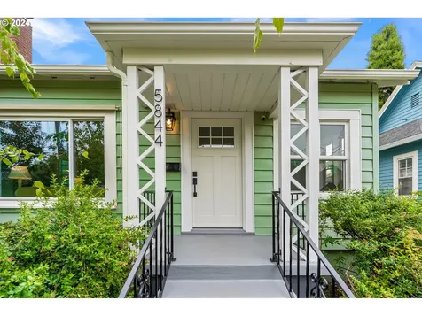 5844 NE 32nd Place Portland OR 97211