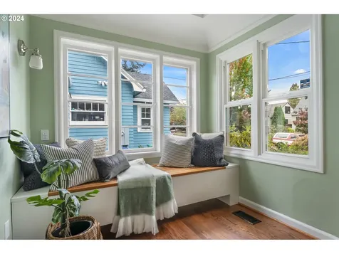 5844 NE 32nd Place Portland OR 97211