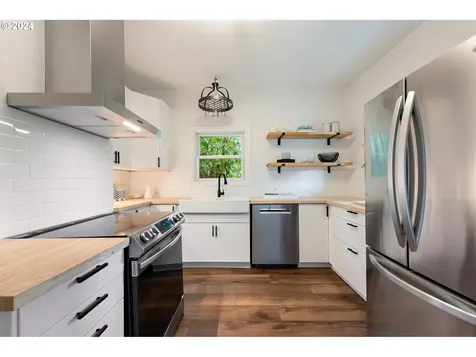 5844 NE 32nd Place Portland OR 97211