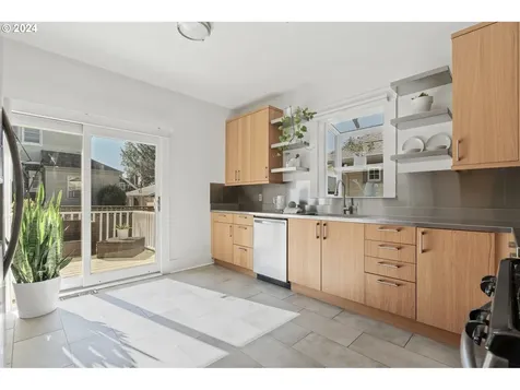 3744 SE Clay Street Portland OR 97214
