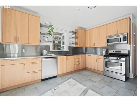 3744 SE Clay Street Portland OR 97214