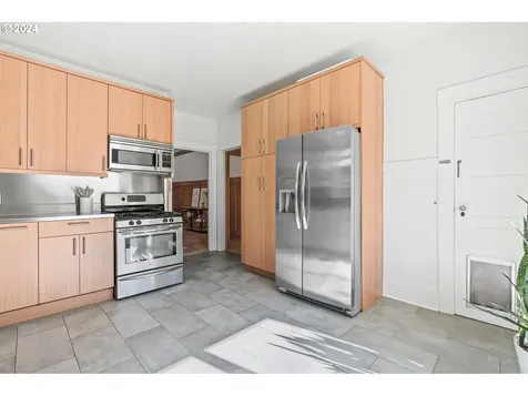 3744 SE Clay Street Portland OR 97214