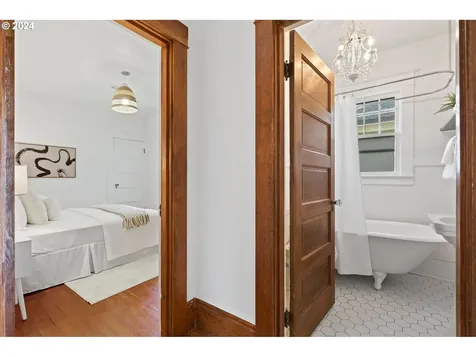 3744 SE Clay Street Portland OR 97214