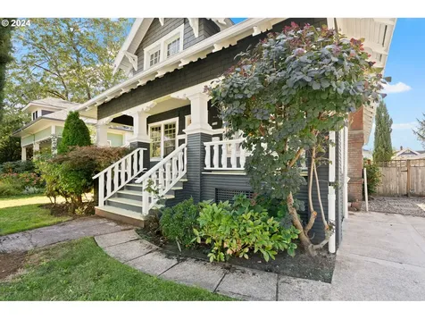 3744 SE Clay Street Portland OR 97214