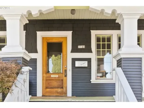 3744 SE Clay Street Portland OR 97214