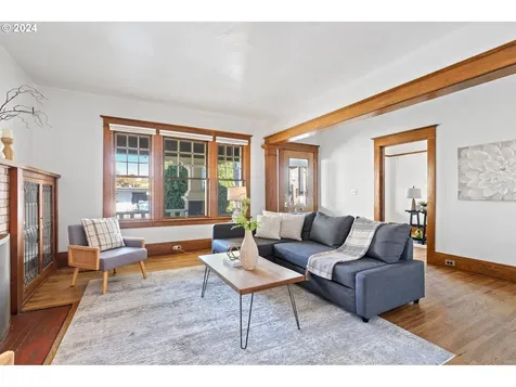 3744 SE Clay Street Portland OR 97214
