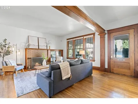 3744 SE Clay Street Portland OR 97214