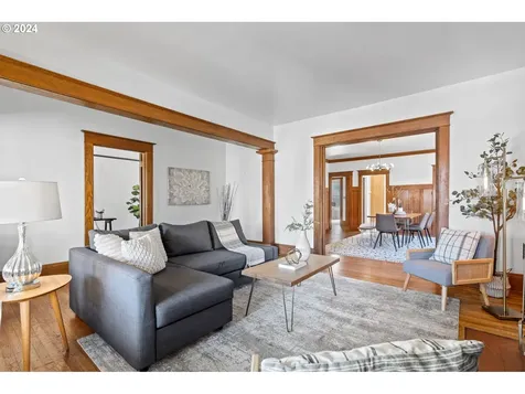 3744 SE Clay Street Portland OR 97214