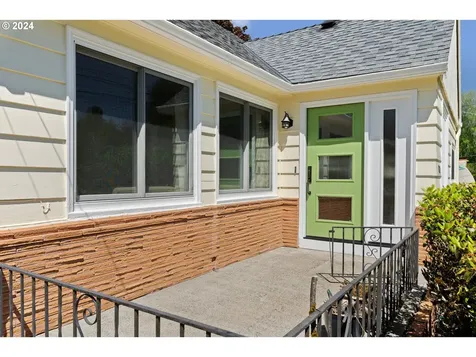 1825 Se 55th Avenue Portland OR 97215