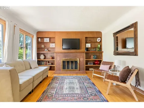 1825 Se 55th Avenue Portland OR 97215