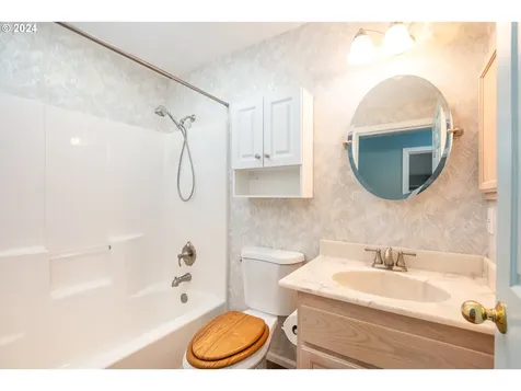 1143 S 44th Street Springfield OR 97478
