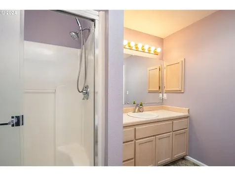 1143 S 44th Street Springfield OR 97478