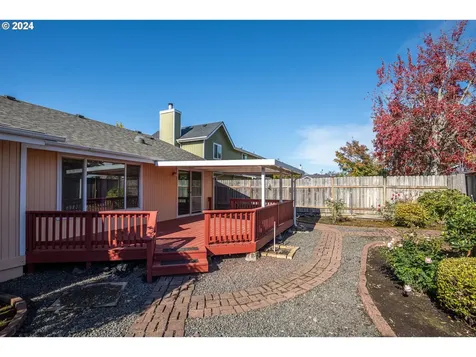 1143 S 44th Street Springfield OR 97478