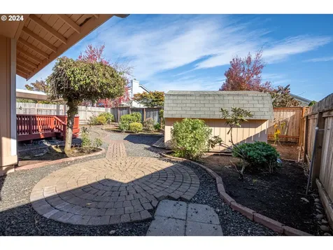 1143 S 44th Street Springfield OR 97478