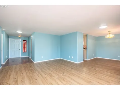 1143 S 44th Street Springfield OR 97478