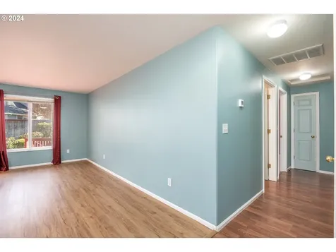 1143 S 44th Street Springfield OR 97478