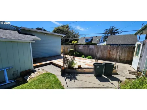 2163 Alder Avenue Reedsport OR 97467