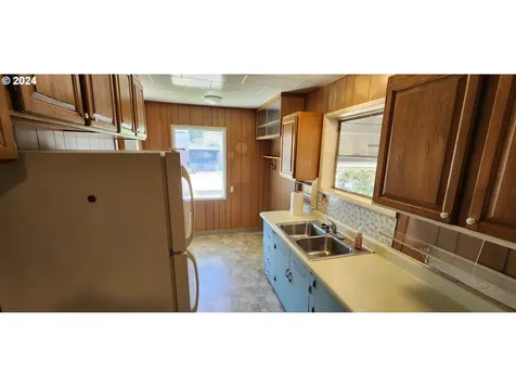 2163 Alder Avenue Reedsport OR 97467