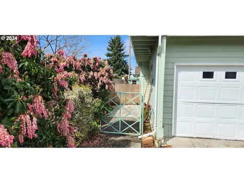 2163 Alder Avenue Reedsport OR 97467
