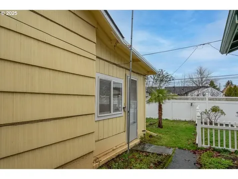 1591 Rainier Road Woodburn OR 97071