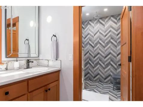 32776 Redtail Lane Eugene OR 97405