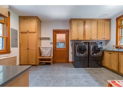 32776 Redtail Lane Eugene OR 97405
