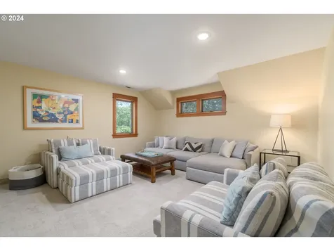 32776 Redtail Lane Eugene OR 97405