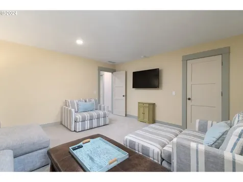32776 Redtail Lane Eugene OR 97405