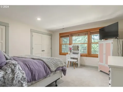 32776 Redtail Lane Eugene OR 97405