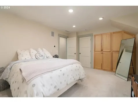 32776 Redtail Lane Eugene OR 97405