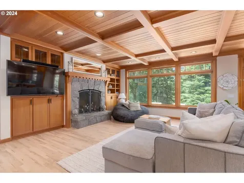32776 Redtail Lane Eugene OR 97405
