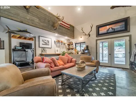 32776 Redtail Lane Eugene OR 97405