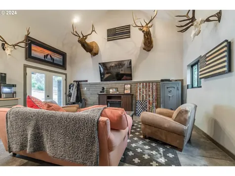 32776 Redtail Lane Eugene OR 97405