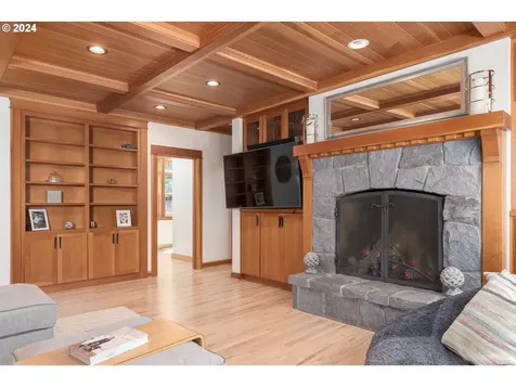 32776 Redtail Lane Eugene OR 97405