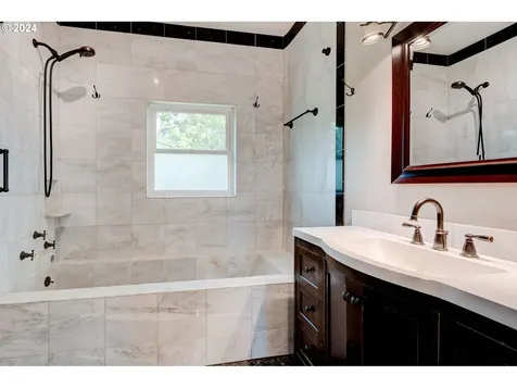 120 N 4th Avenue Ridgefield WA 98642