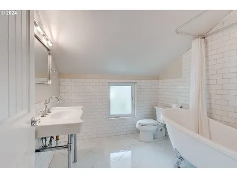 120 N 4th Avenue Ridgefield WA 98642