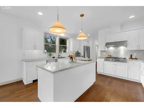 7618 SW Elmwood Street Portland OR 97223