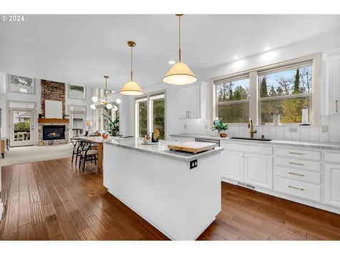 7618 SW Elmwood Street Portland OR 97223