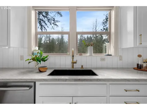 7618 SW Elmwood Street Portland OR 97223