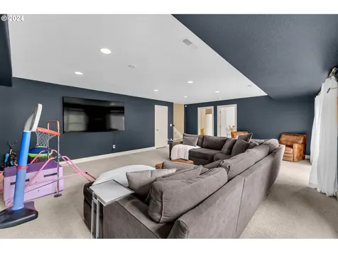 7618 SW Elmwood Street Portland OR 97223