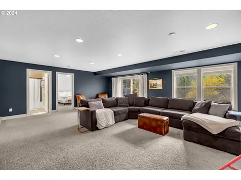 7618 SW Elmwood Street Portland OR 97223